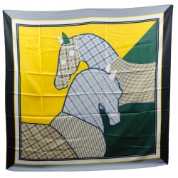 Pañuelo sedoso estampado...